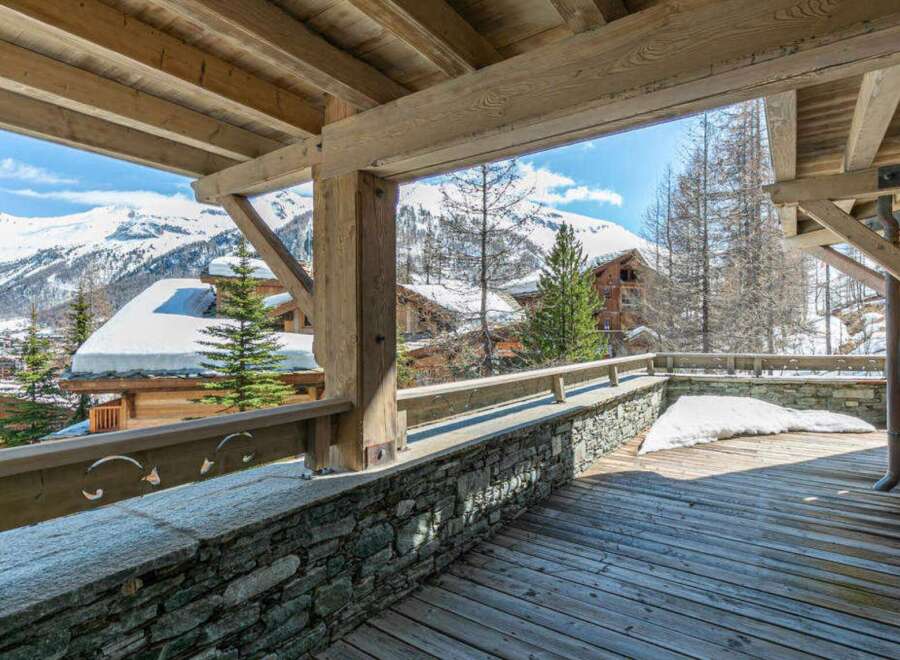 Experience the ultimate in luxury living with this stunning property.