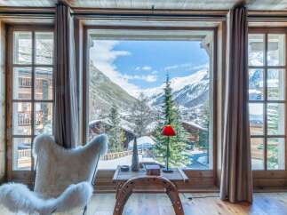 Experience the ultimate in alpine luxury with this stunning property, offering breathtaking views of snow-capped mountains.