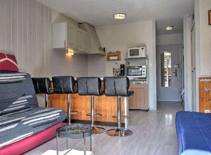 Discover this charming property featuring a well-equipped kitchen with modern appliances and a cozy living area.