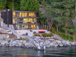 For Sale in West Vancouver with 4 Beds and 5 Bathrooms