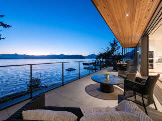 For Sale in West Vancouver with 4 Beds and 5 Bathrooms