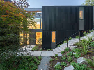 For Sale in West Vancouver with 4 Beds and 5 Bathrooms