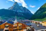 Discover your dream home in this picturesque mountain town! This stunning property boasts breathtaking views of the surrounding peaks and lush forests.