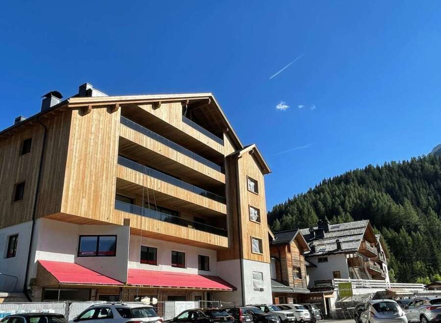 Discover a stunning property with modern architecture and a prime location.