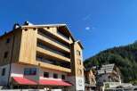 Discover a stunning property with modern architecture and a prime location.