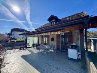 Discover this charming property featuring a spacious terrace perfect for outdoor dining and relaxation.