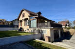 Discover this charming property featuring a well-maintained exterior and a welcoming atmosphere.