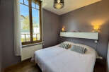 This cozy bedroom features a comfortable bed with stylish pillows, perfect for a relaxing retreat.