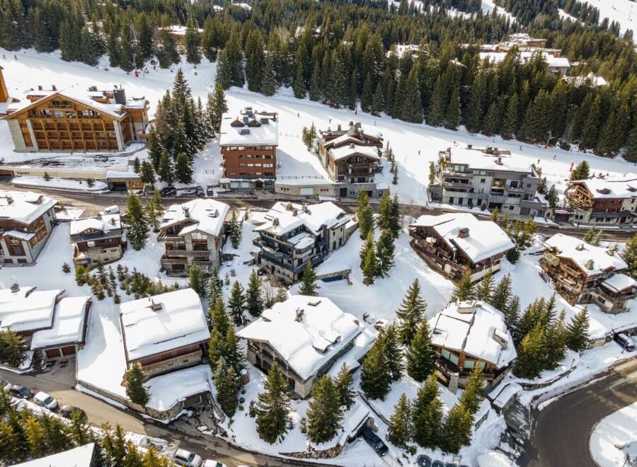 Discover a stunning mountain retreat nestled in a picturesque winter wonderland.