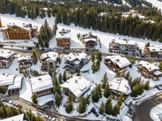 Discover a stunning mountain retreat nestled in a picturesque winter wonderland.