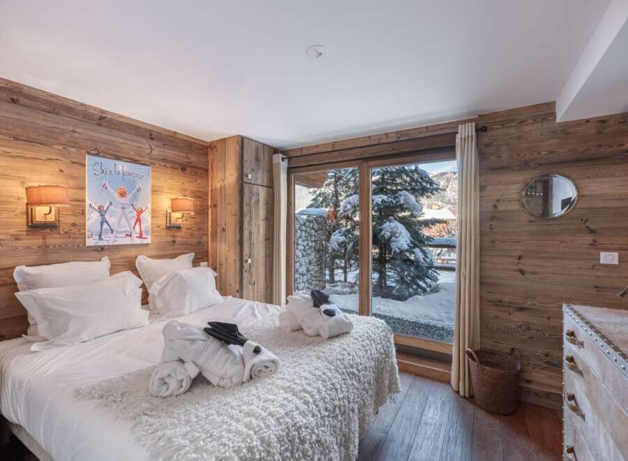 Experience the ultimate in alpine luxury with this stunning bedroom.
