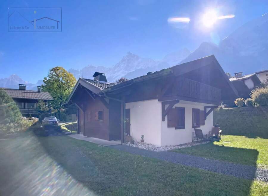 Discover a charming chalet nestled in a picturesque mountain setting.