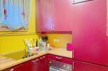 Discover this charming kitchen, perfect for culinary enthusiasts.