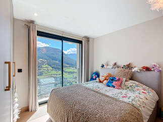 Experience breathtaking views from this stunning bedroom! This property boasts a large window that frames the picturesque landscape, creating a serene and inviting atmosphere.