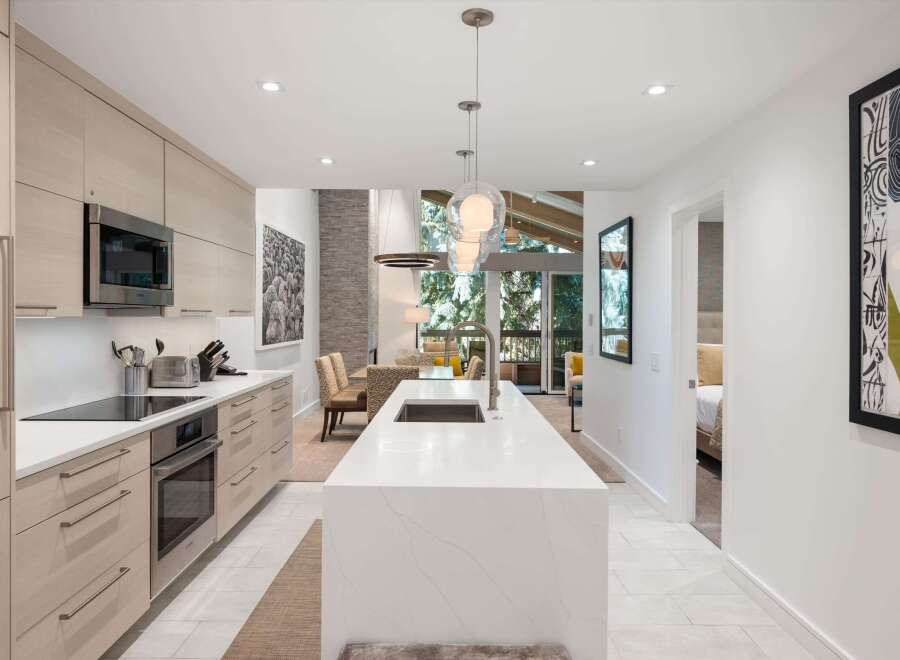 Experience modern luxury in this stunning kitchen.
