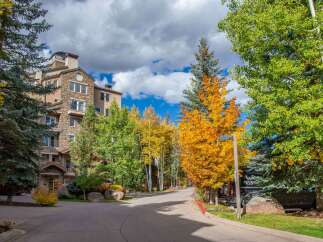 Discover the charm of this stunning property nestled in a picturesque setting.