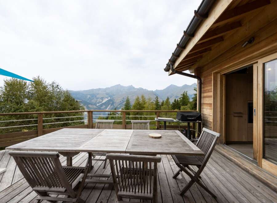 Enjoy breathtaking mountain views from this stunning property.