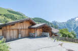 Discover a stunning chalet nestled in the heart of the mountains, offering breathtaking views and unparalleled tranquility.