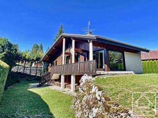 Discover this stunning property featuring a modern design and a serene outdoor space.