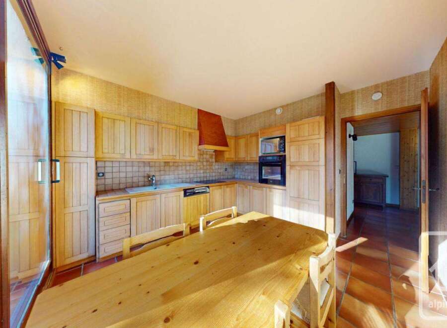 Discover this charming kitchen, perfect for culinary adventures and family gatherings.