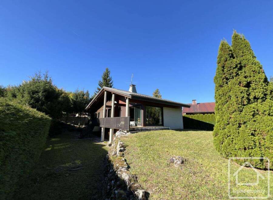 Discover this charming property nestled in a serene environment.