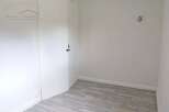 Discover this bright and airy room, perfect for a variety of uses.