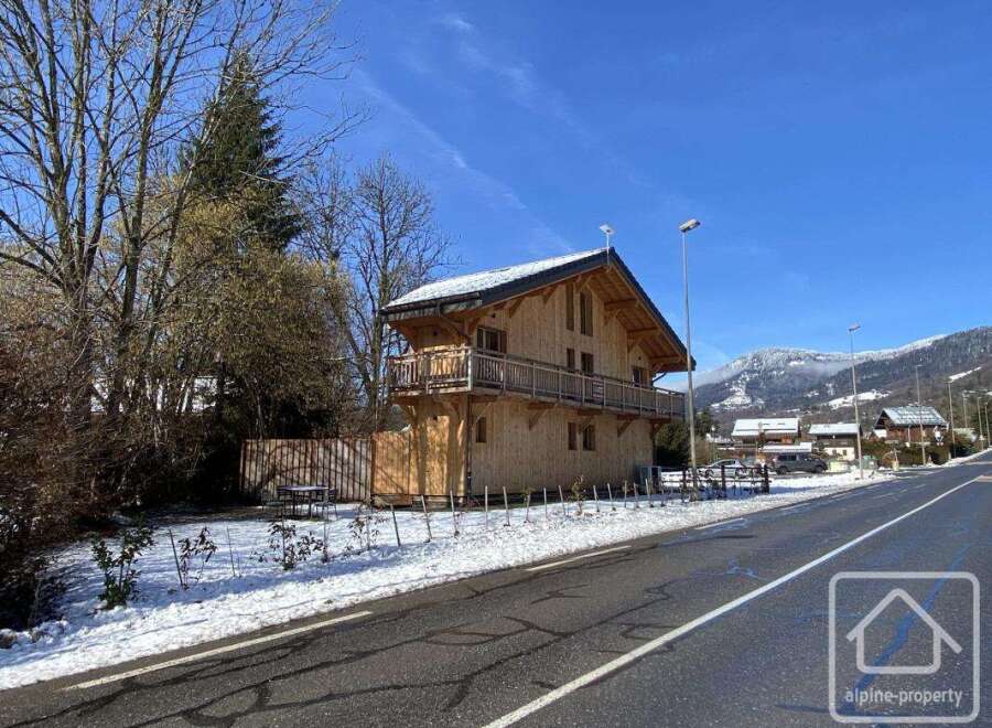 Discover this stunning wooden chalet nestled in a picturesque mountain setting.