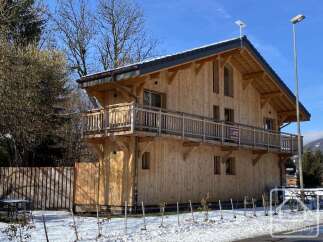 Discover this stunning wooden chalet, a perfect blend of rustic charm and modern design.