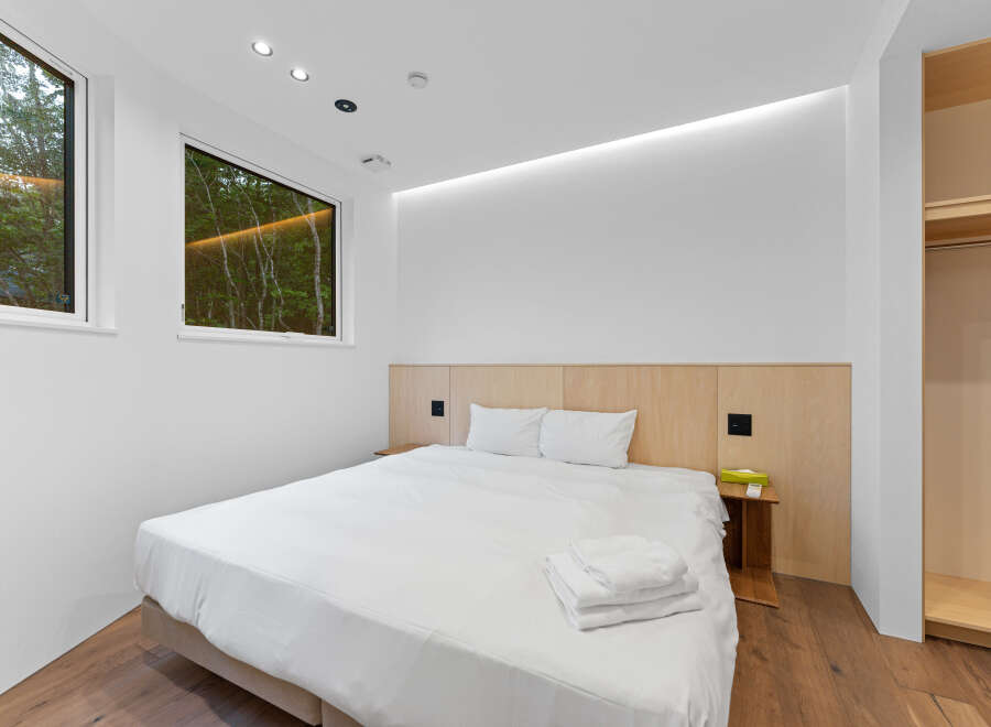 Experience modern comfort in this stylish bedroom.