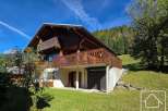 Discover the charm of this stunning chalet nestled in a picturesque setting.