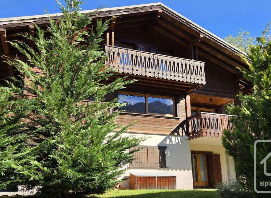 Discover the charm of this stunning wooden chalet, nestled in a picturesque setting.