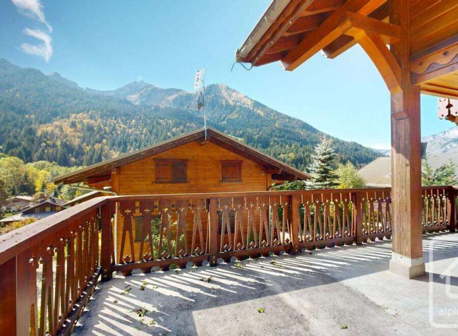 Experience the charm of this stunning chalet nestled in the heart of the mountains.