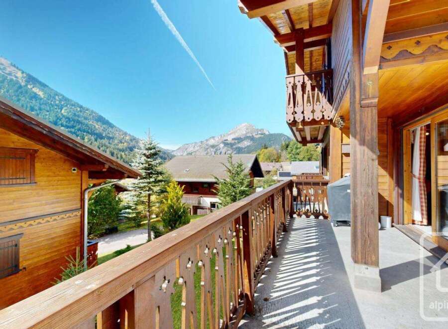 Experience the charm of this stunning chalet, boasting exquisite wooden architecture and breathtaking mountain views.
