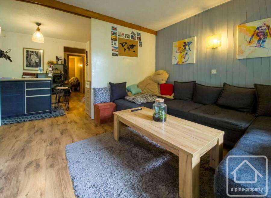 Discover this inviting living space, perfect for relaxation and entertaining.