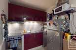 Discover this charming kitchen, perfect for culinary enthusiasts.