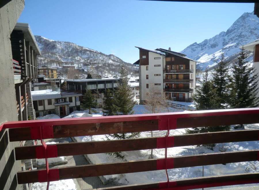 Enjoy breathtaking mountain views from this stunning property.