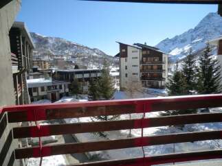 Enjoy breathtaking mountain views from this stunning property.