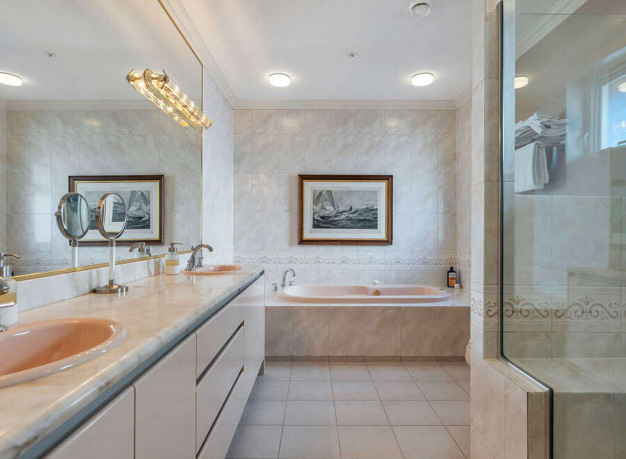Step into luxury with this stunning bathroom, featuring elegant design and high-end finishes.