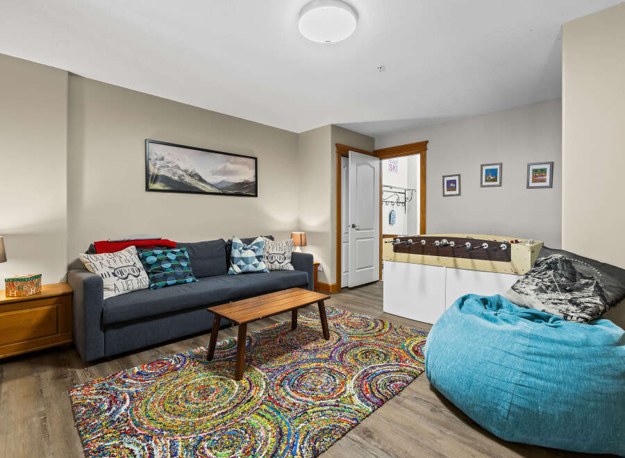 Step into this inviting living space, perfect for relaxation and entertainment.