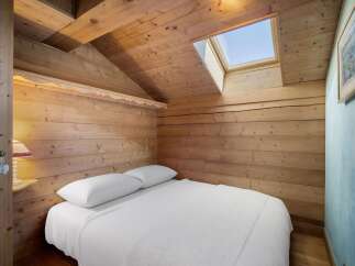 This cozy bedroom features a unique wooden design, creating a warm and inviting atmosphere.