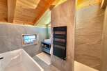 Discover the epitome of modern luxury in this stunning bathroom.