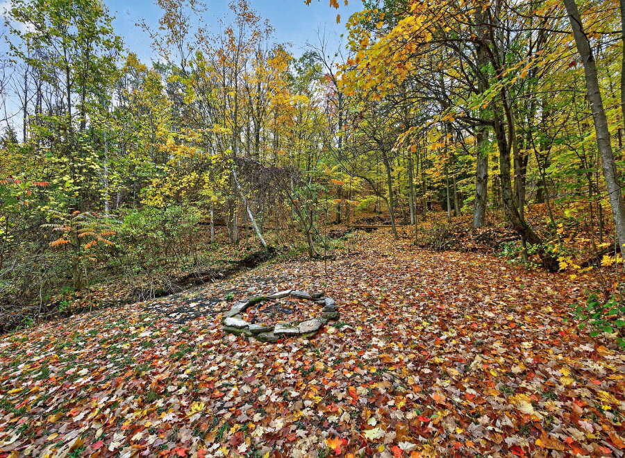 Discover the tranquility of this stunning property, perfect for nature lovers and those seeking a peaceful retreat.