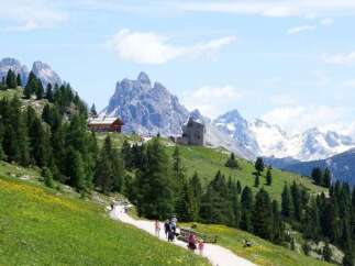 Discover your dream home nestled in the breathtaking mountains.