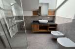Discover modern luxury in this stunning bathroom.