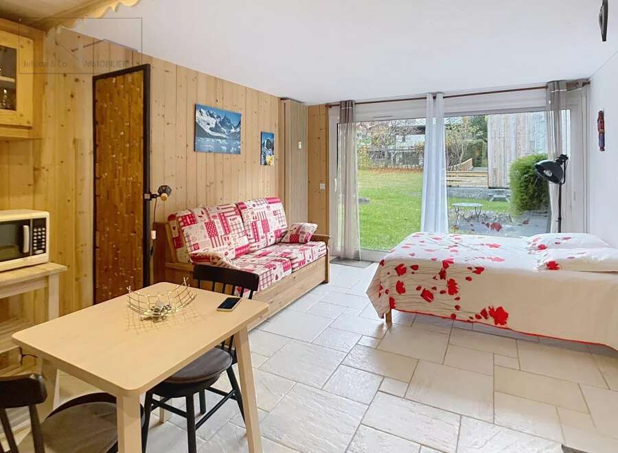 Discover this charming studio apartment, perfect for a cozy getaway.