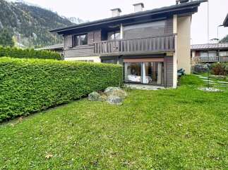 Discover this charming property nestled in a serene location, offering a perfect blend of comfort and style.