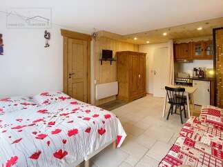 Discover this charming studio apartment, perfect for a cozy getaway.