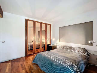 This stunning bedroom boasts a modern design with a touch of elegance.