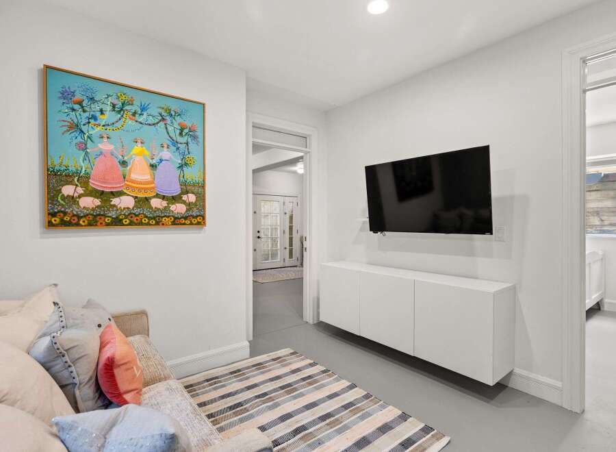 This stunning property boasts a modern living space, perfect for relaxation and entertainment.