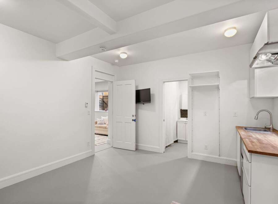 Discover this charming studio apartment, perfect for modern living.